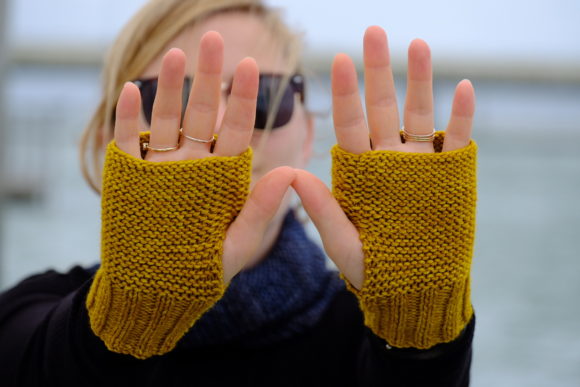 Black Cat Basics Mitts